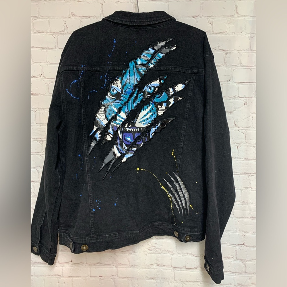 RARE Motive Denim 3D Tiger Black Distressed Jean Jacket Size 2X 50”​